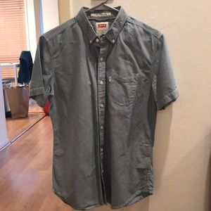 Men’s Levi’s Button-Up Shirt